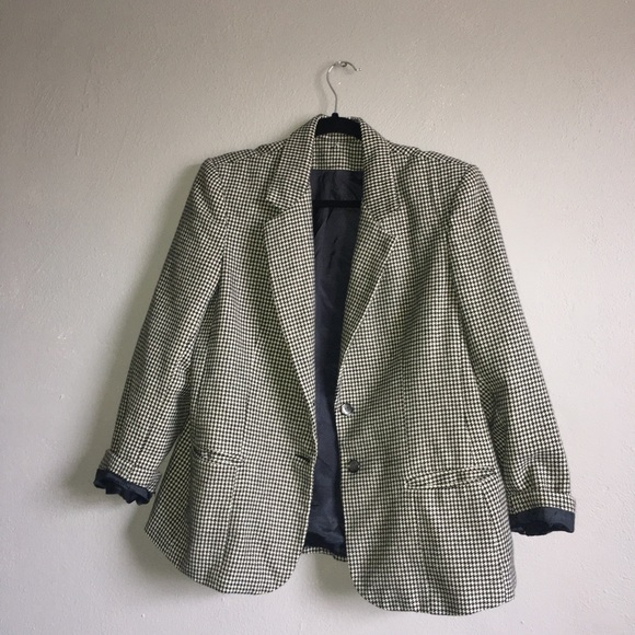 Size 12 but fits well on me! I’m a size 2-4 - Picture 3 of 3